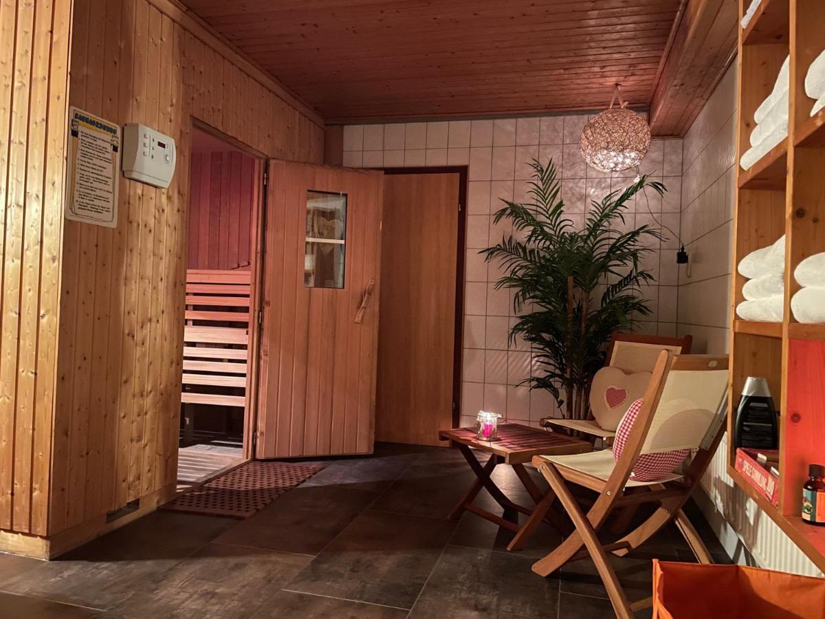 Landgasthof 'Zur Quelle' Wächtersbach Exterior foto