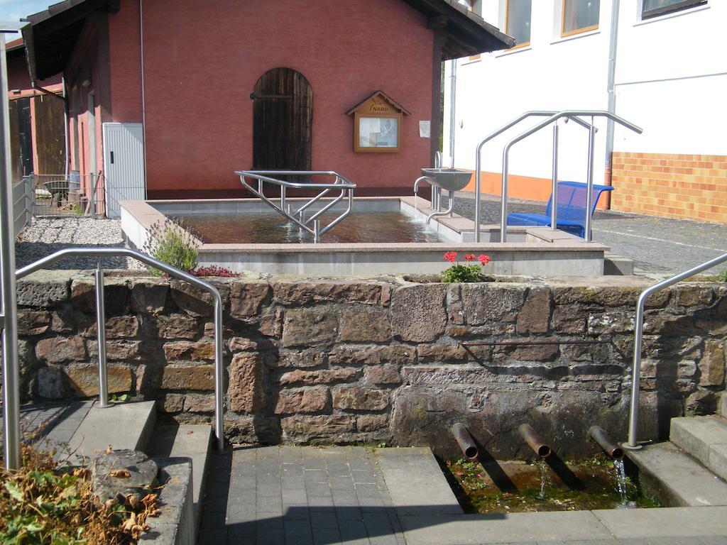 Landgasthof 'Zur Quelle' Wächtersbach Exterior foto